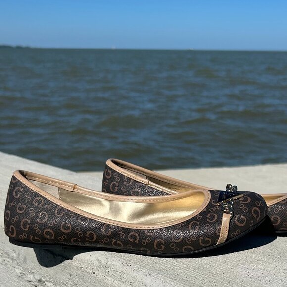 Guess Ballet Flats Chain Metal Logo Size 8.5 - Picture 1 of 9